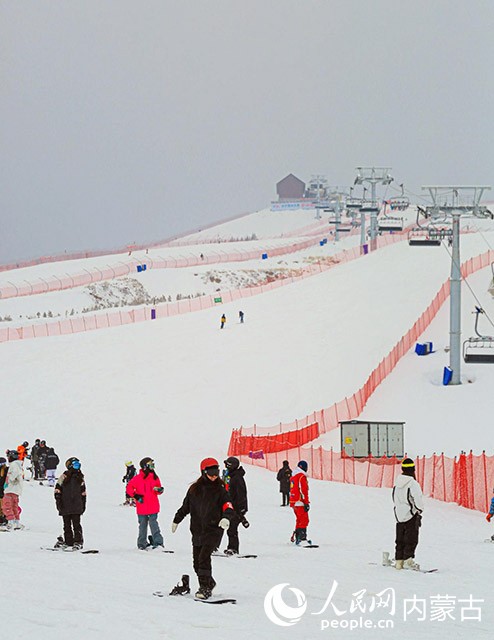 呼和浩特馬鬃山滑雪場。呼和浩特市文化旅游廣電局供圖