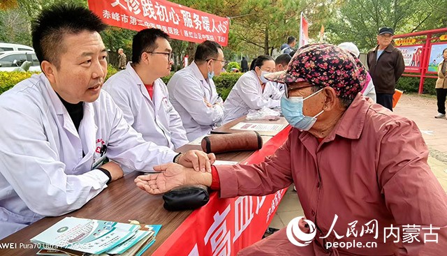 義診現(xiàn)場(chǎng)。趙美美攝