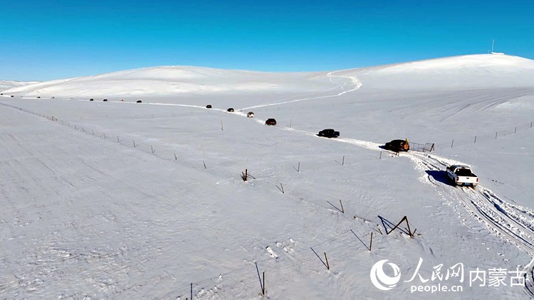 穿越雪原。陳巴爾虎旗融媒體中心供圖