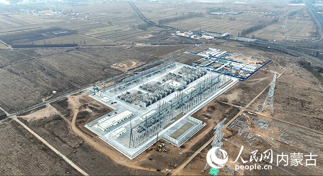 內(nèi)蒙古電力集團(tuán)包頭供電公司500千伏昆都侖變電站。人民網(wǎng) 孟佳澍攝