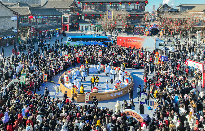 12月21日，呼和浩特?zé)u美食大會(huì)開幕式現(xiàn)場(chǎng)。丁根厚攝