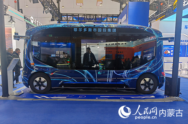 智能網(wǎng)聯(lián)汽車成果展現(xiàn)場(chǎng)。實(shí)習(xí)生 王柯然攝