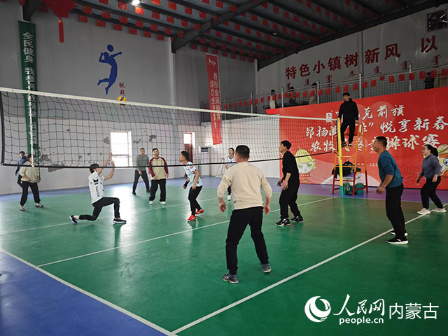 農(nóng)牧民冬季排球賽現(xiàn)場(chǎng)。人民網(wǎng)記者 苗陽(yáng)攝