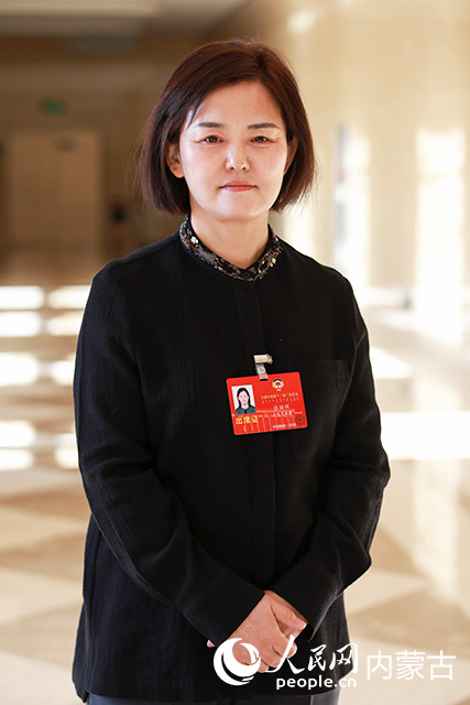 內(nèi)蒙古自治區(qū)政協(xié)委員、自治區(qū)文化和旅游廳非物質(zhì)文化遺產(chǎn)處處長張麗輝。受訪者供圖